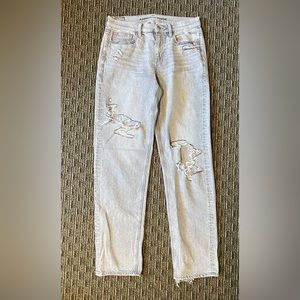 Brand New American Eagle Mid-Rise Jeans. Size 4 Long. 90’s Straight Leg.